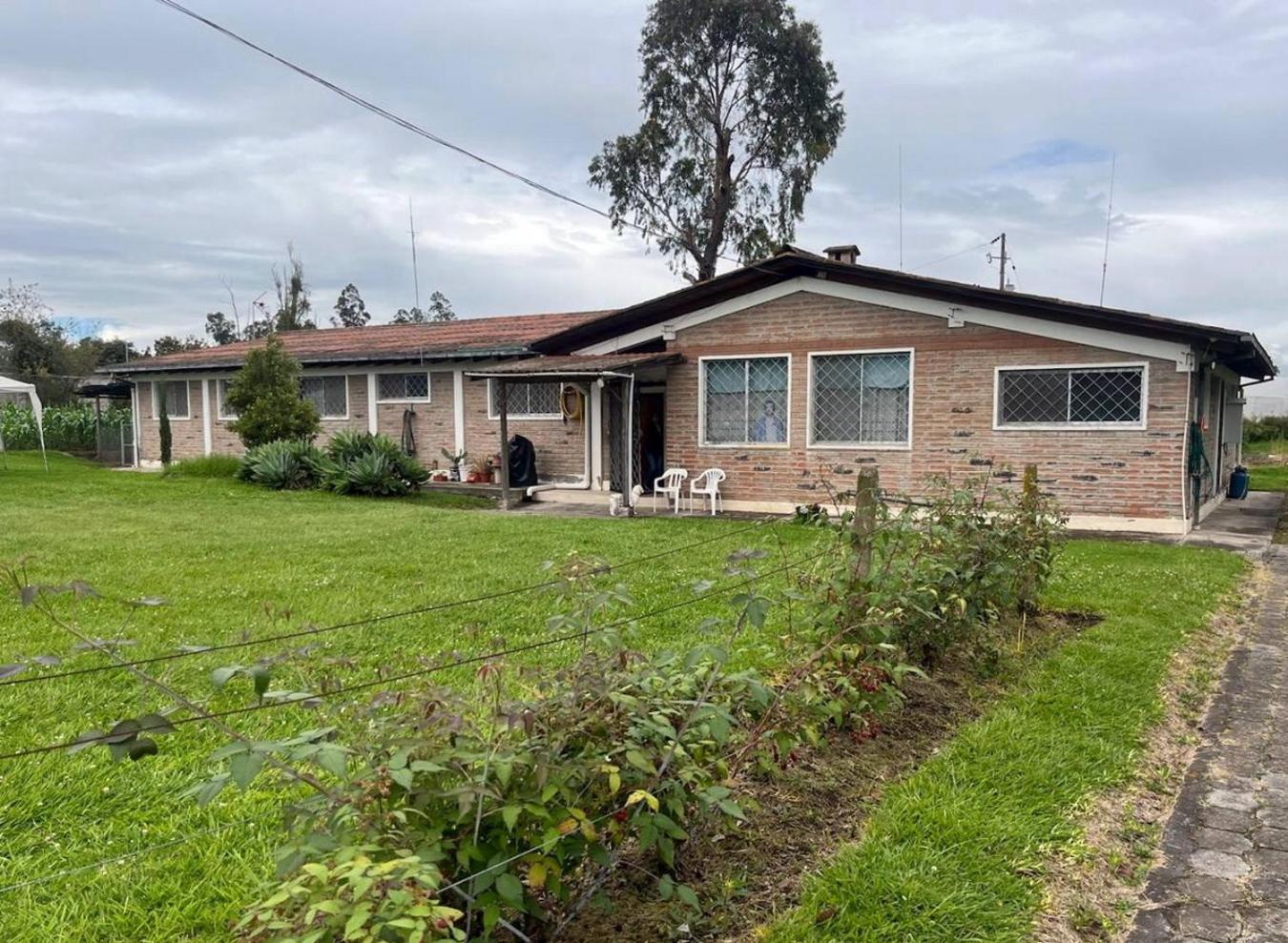 Quito Eco Lodge Airport - B&B Tababela Eksteriør bilde